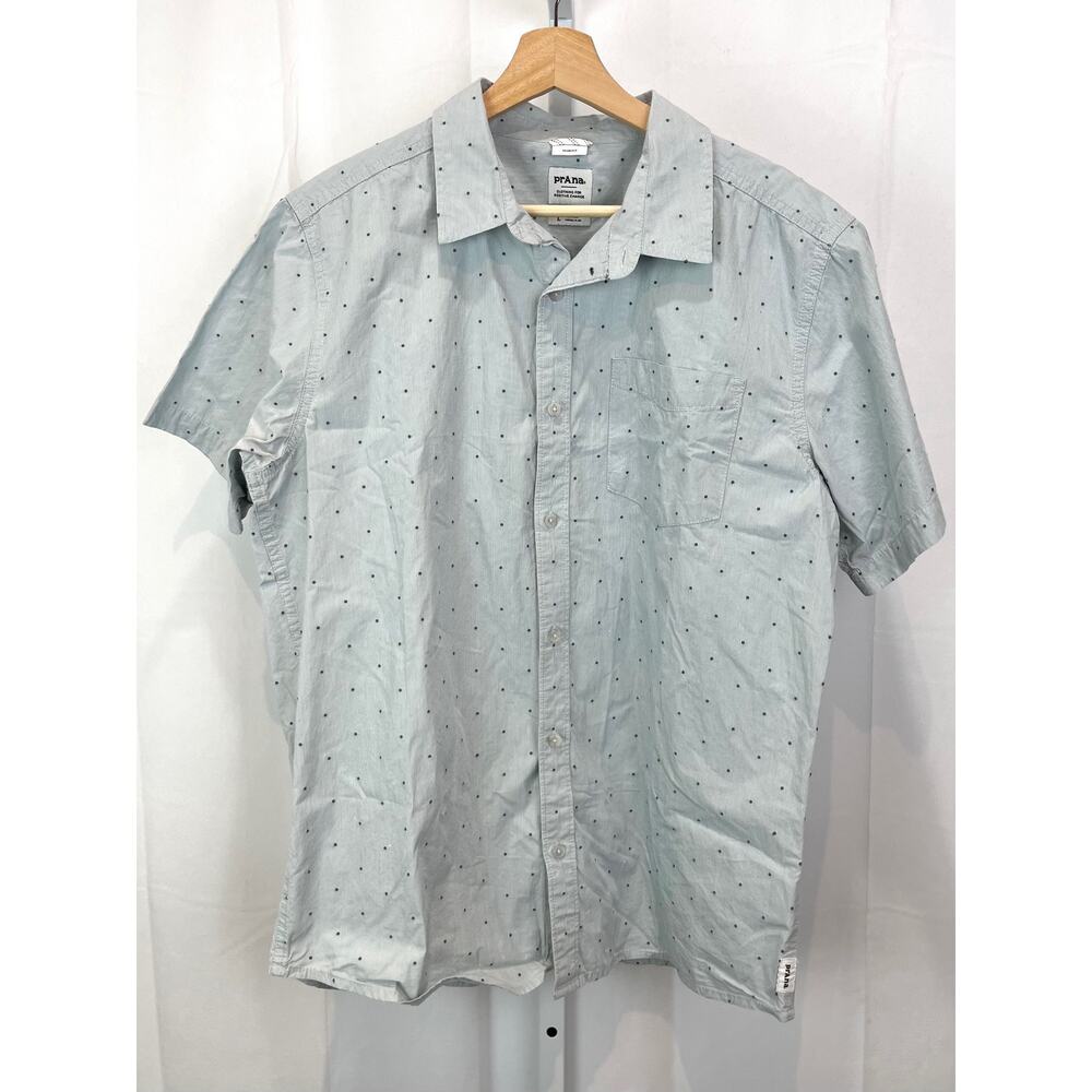 Gray Short-Sleeve Printed Button-Up Shirt